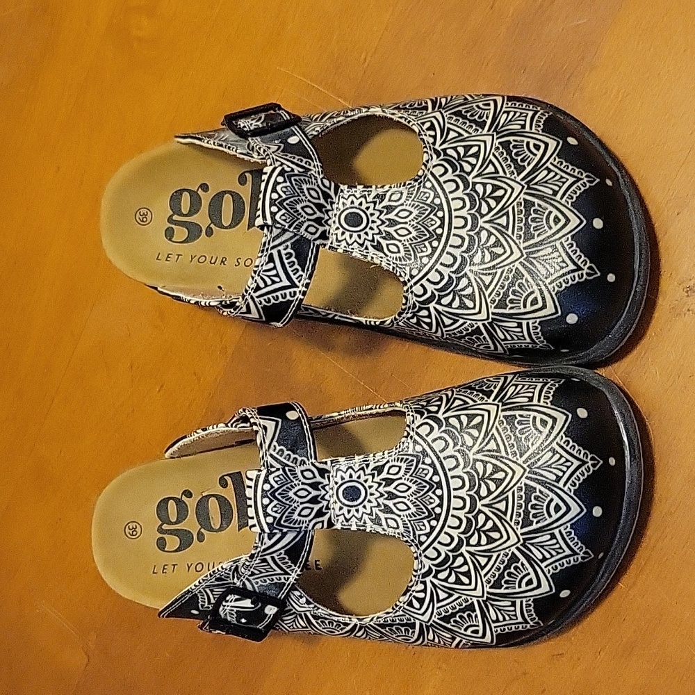 Goby Calceo Black & White Mandala Mule Clogs    Size 8.5 US